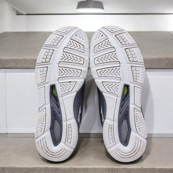 Mizuno Women's Wave Luminous Volleyball Shoes - Picture 6 of 16